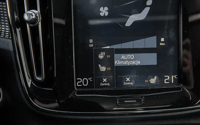 Volvo XC 40 cena 114600 przebieg: 150000, rok produkcji 2018 z Piotrków Trybunalski małe 631